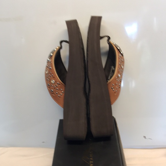 👉Sold👈Montana West Brown and White Floral Sandals - Picture 8 of 10